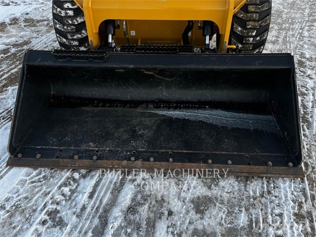 CAT 246D3 滑移轉向裝載機