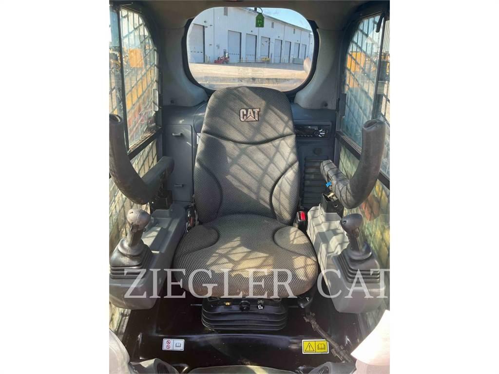 CAT 246D3 滑移轉向裝載機