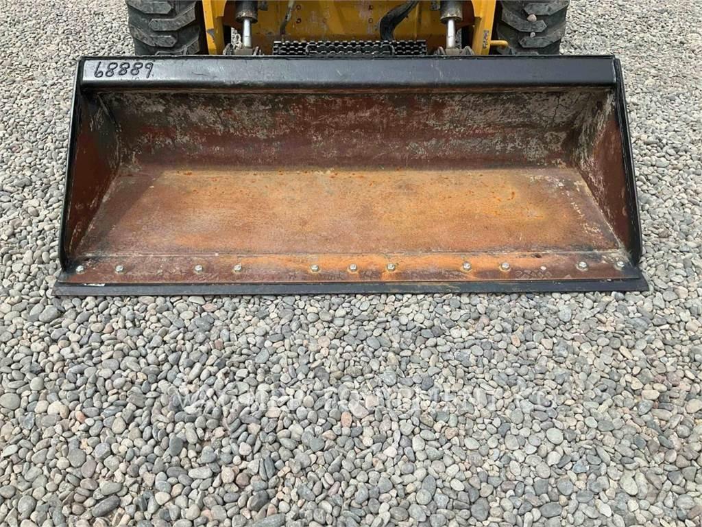 CAT 246D3 滑移轉向裝載機