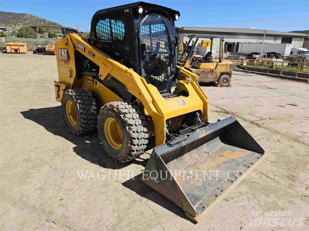 CAT 246D3 滑移轉向裝載機