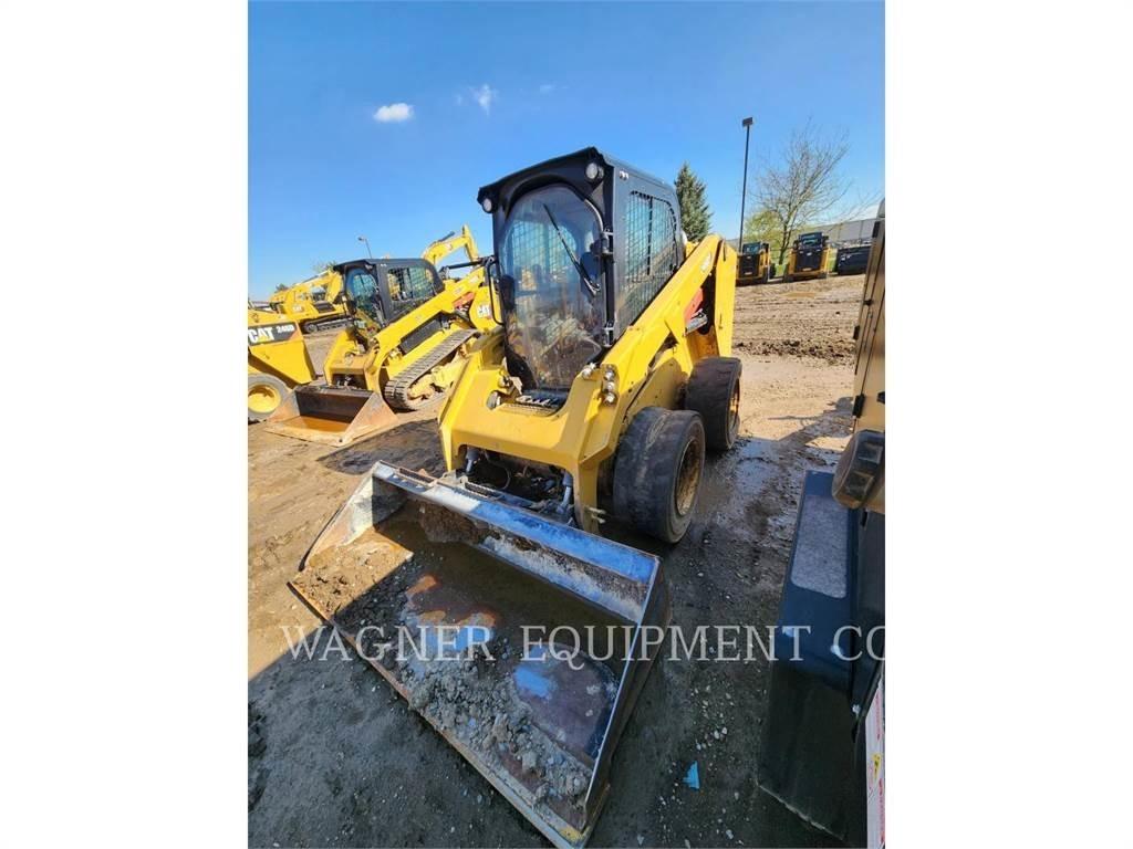 CAT 246D3 滑移轉向裝載機