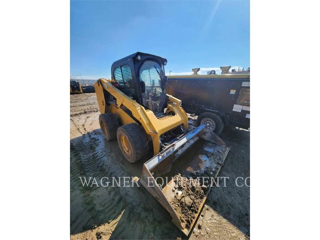 CAT 246D3 滑移轉向裝載機