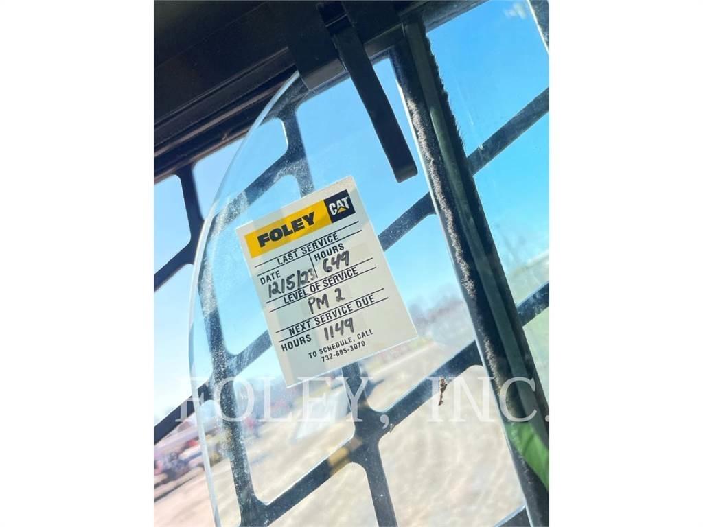 CAT 246D3 滑移轉向裝載機