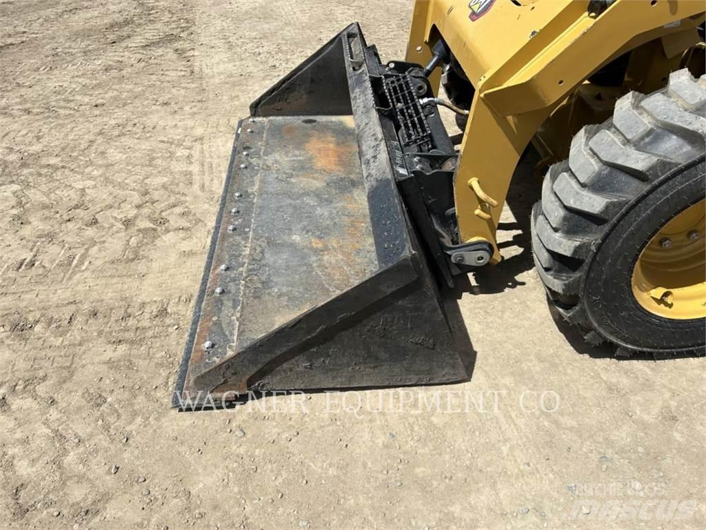 CAT 246D3 滑移轉向裝載機
