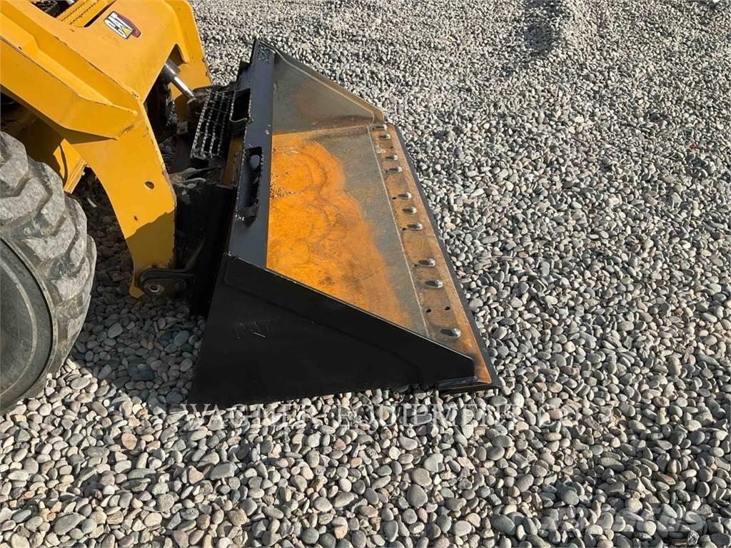CAT 246D3 滑移轉向裝載機