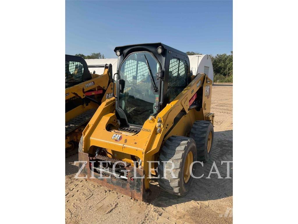 CAT 246D3 滑移轉向裝載機