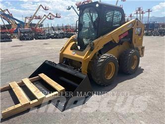 CAT 246D3 C3H2 滑移轉向裝載機