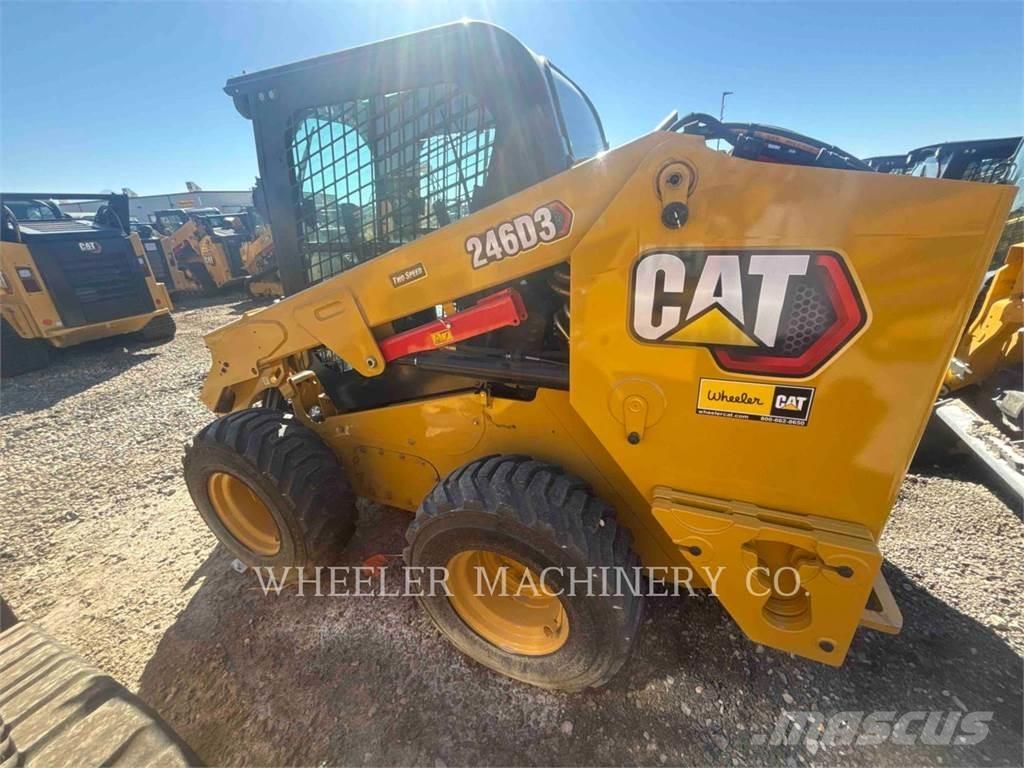 CAT 246D3 C3H2 滑移轉向裝載機