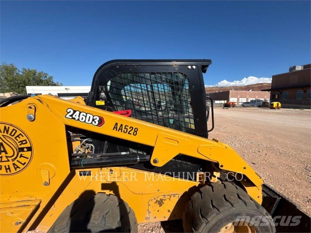 CAT 246D3 C3H2 滑移轉向裝載機