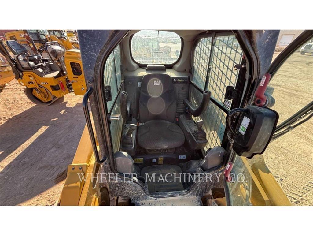 CAT 246D3 C3H2 滑移轉向裝載機