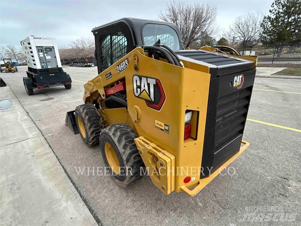 CAT 246D3 C3HF 滑移轉向裝載機