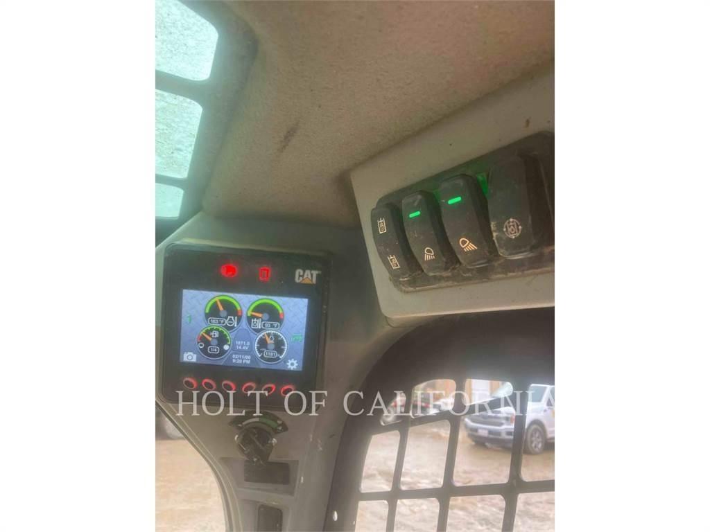 CAT 246D3 HF 滑移轉向裝載機