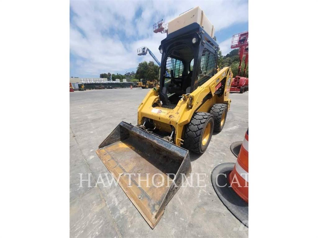 CAT 246D3H2O 滑移轉向裝載機