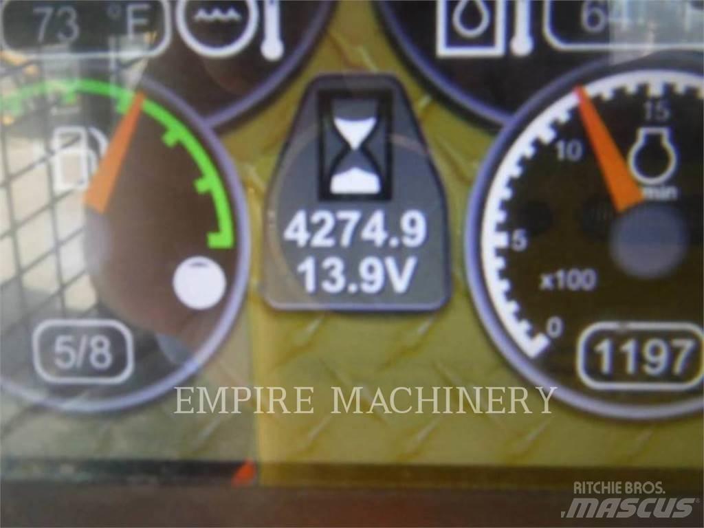 CAT 249D 滑移轉向裝載機
