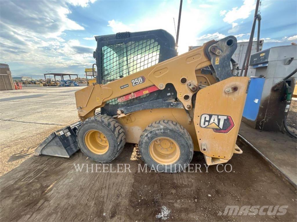 CAT 250 C3H2 滑移轉向裝載機
