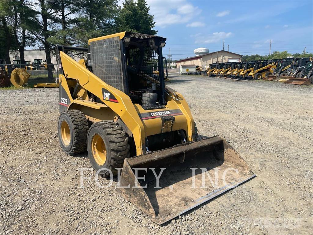 CAT 252B 滑移轉向裝載機