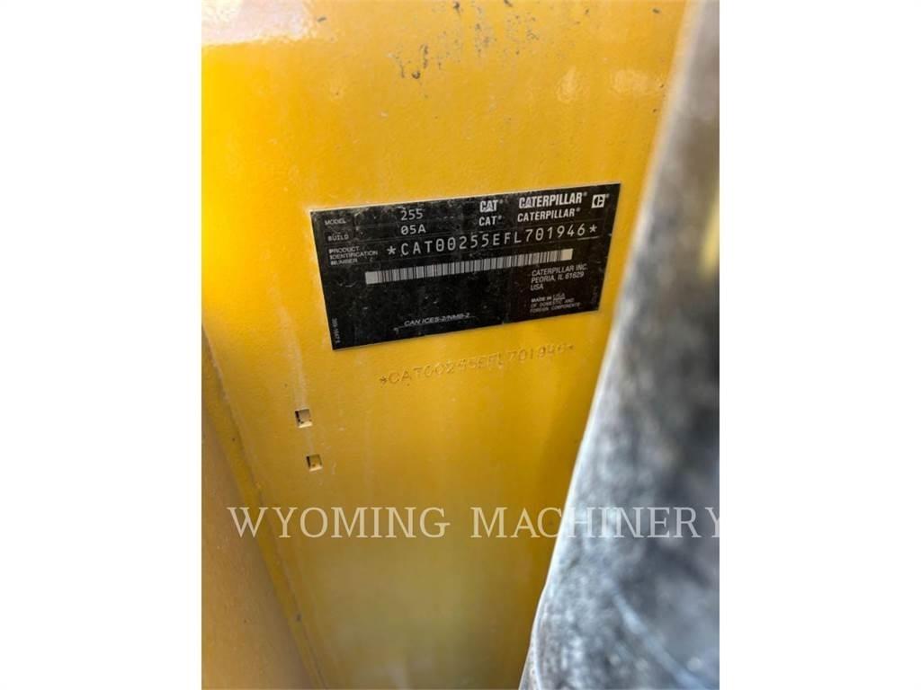 CAT 255 滑移轉向裝載機