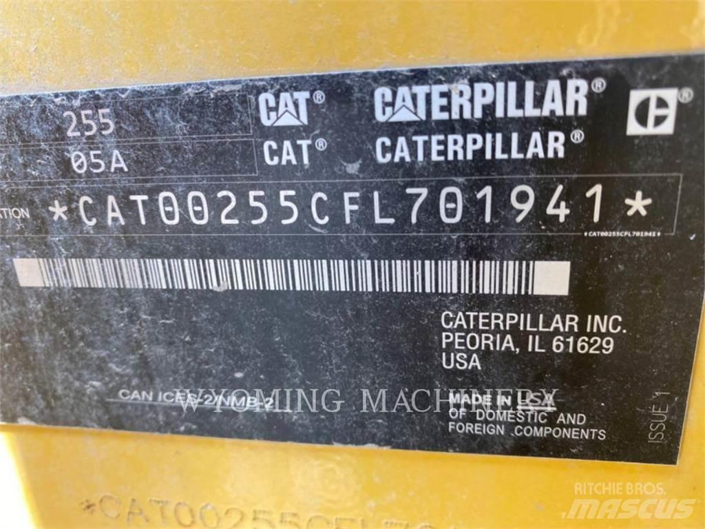CAT 255 滑移轉向裝載機