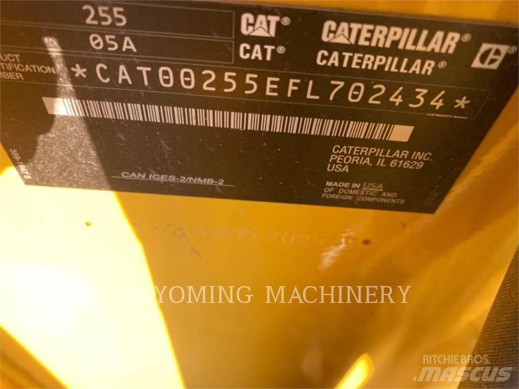CAT 255 滑移轉向裝載機