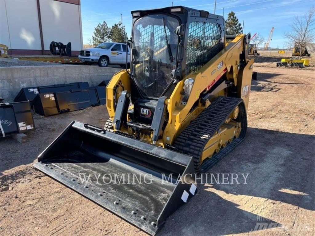 CAT 255 滑移轉向裝載機