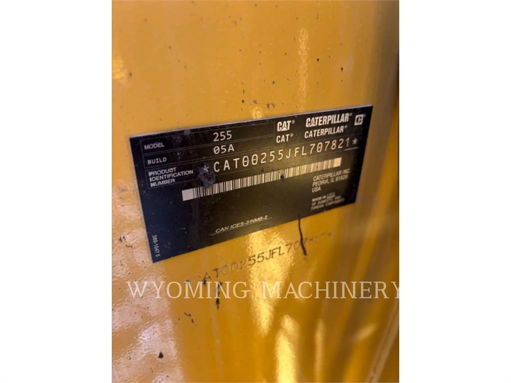 CAT 255 滑移轉向裝載機