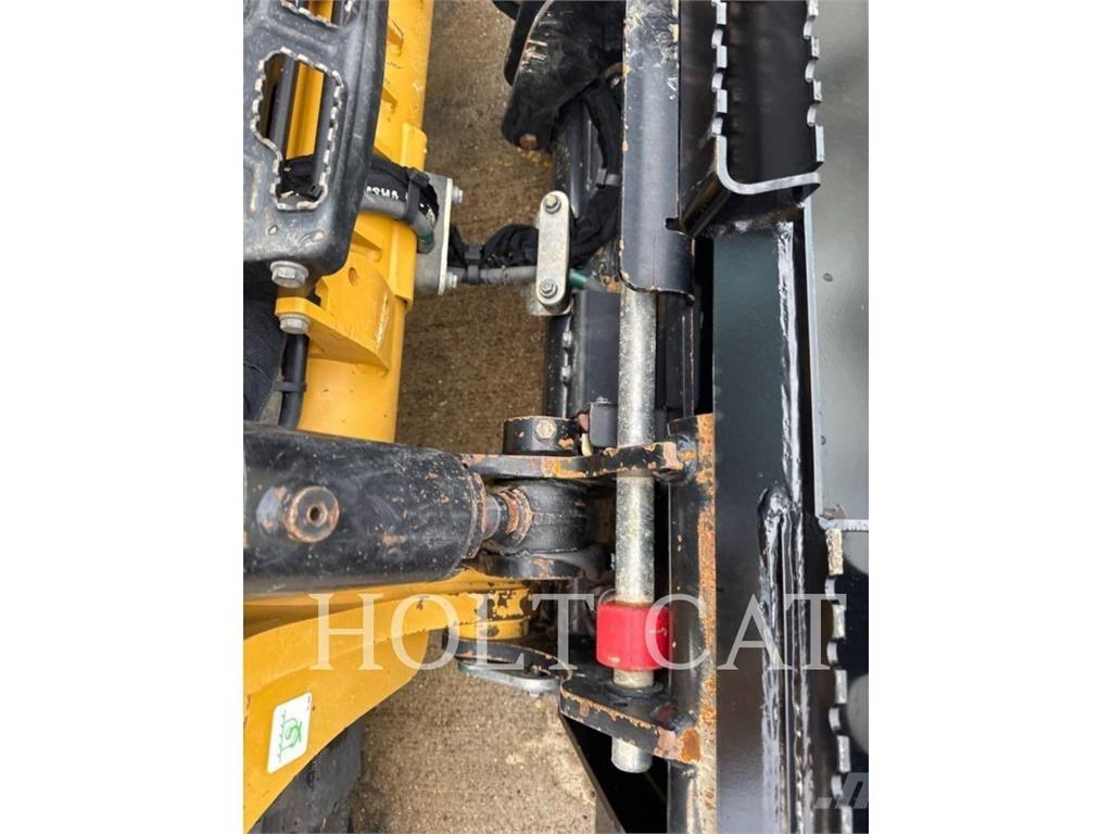 CAT 255 CAB 滑移轉向裝載機