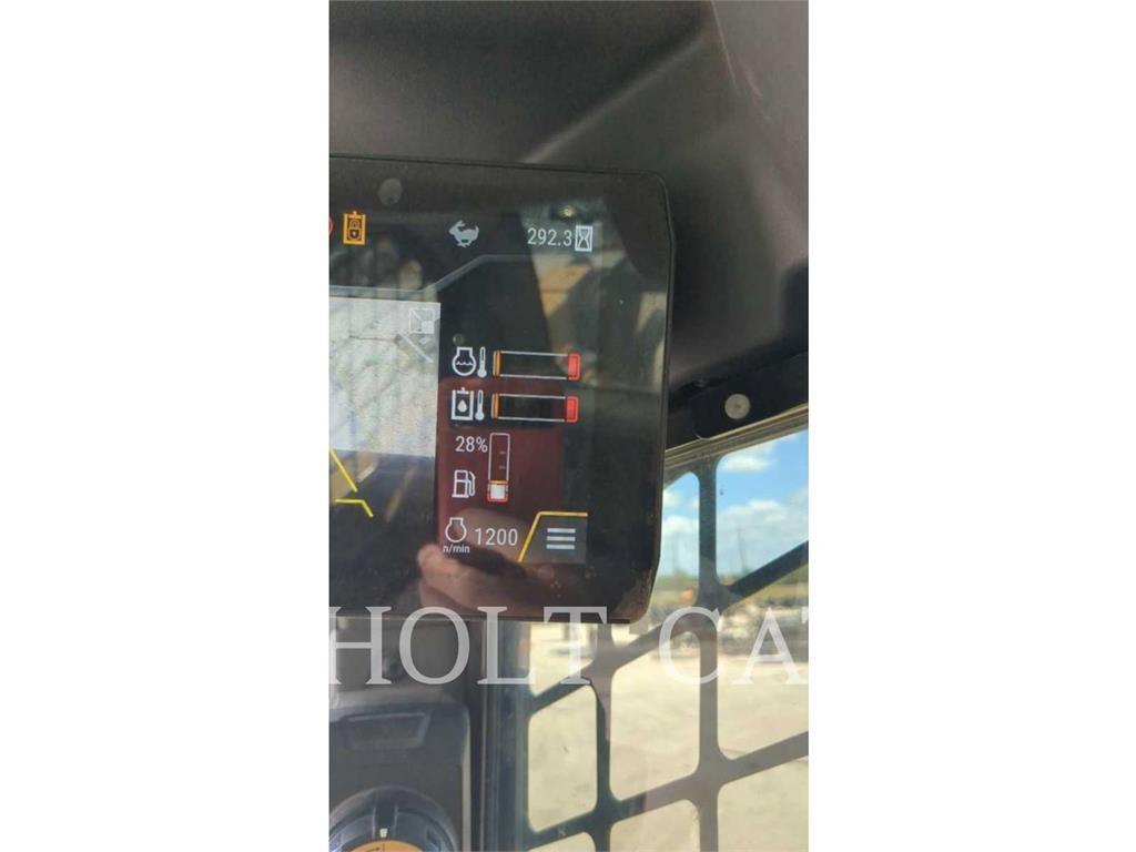 CAT 255 XPS 滑移轉向裝載機