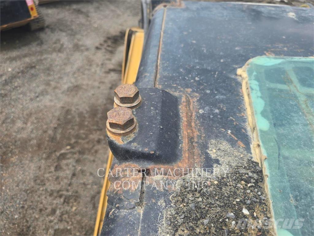 CAT 256C 滑移轉向裝載機