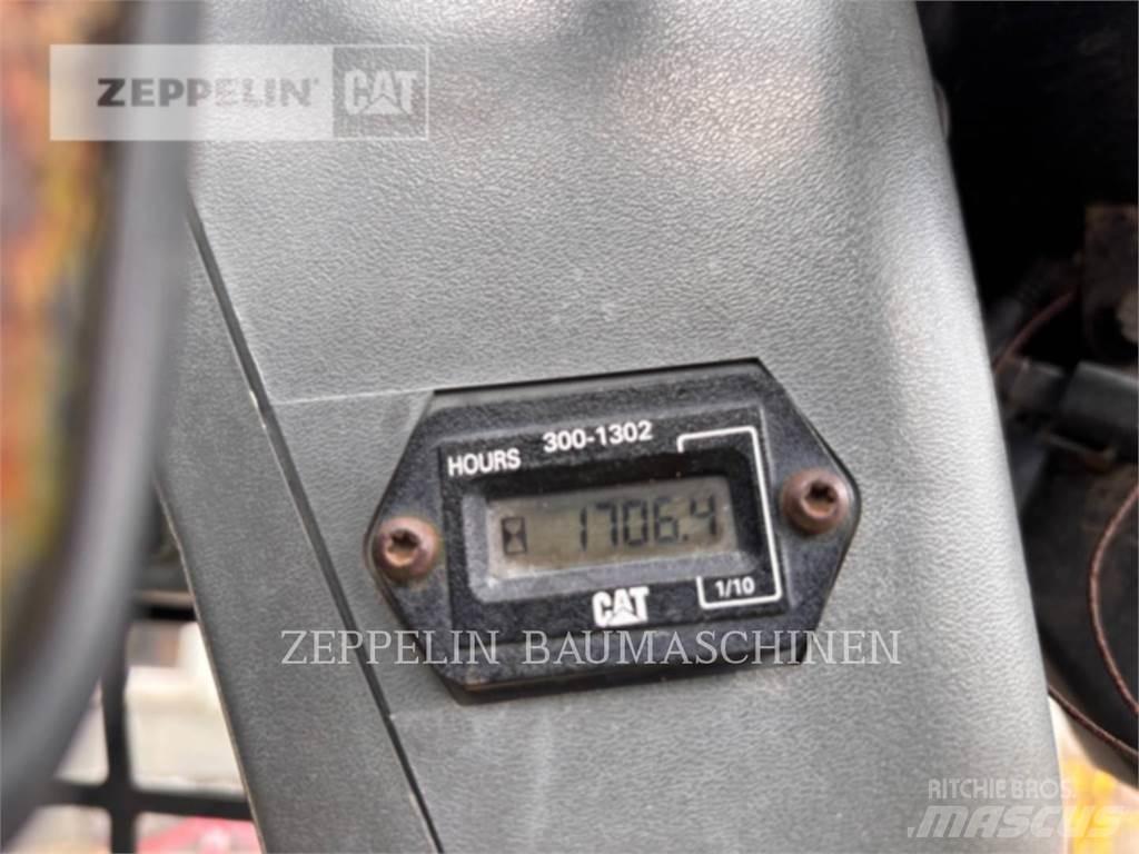 CAT 257B 滑移轉向裝載機