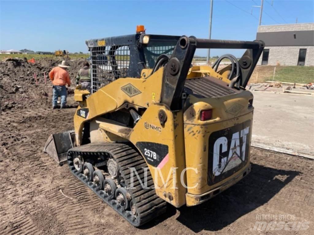 CAT 257B2 滑移轉向裝載機