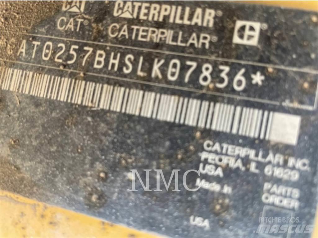 CAT 257B2 滑移轉向裝載機