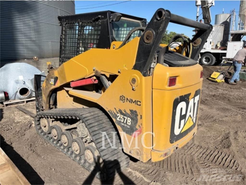 CAT 257B3 滑移轉向裝載機