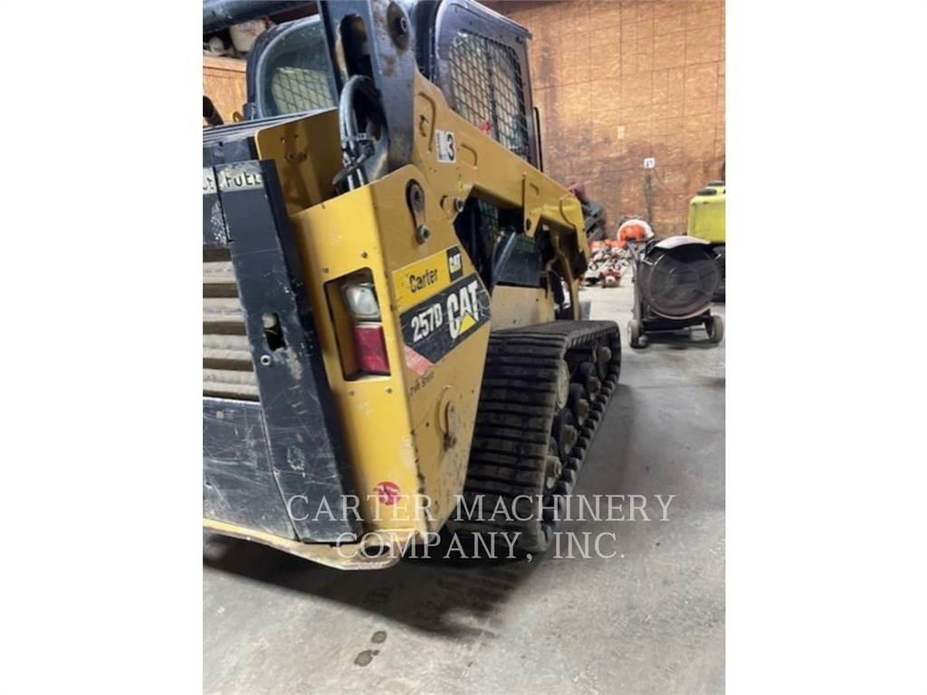 CAT 257D 滑移轉向裝載機
