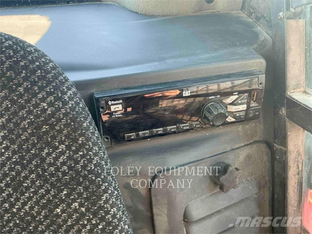 CAT 259DHF2CA 滑移轉向裝載機