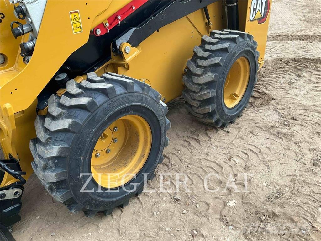 CAT 260 滑移轉向裝載機