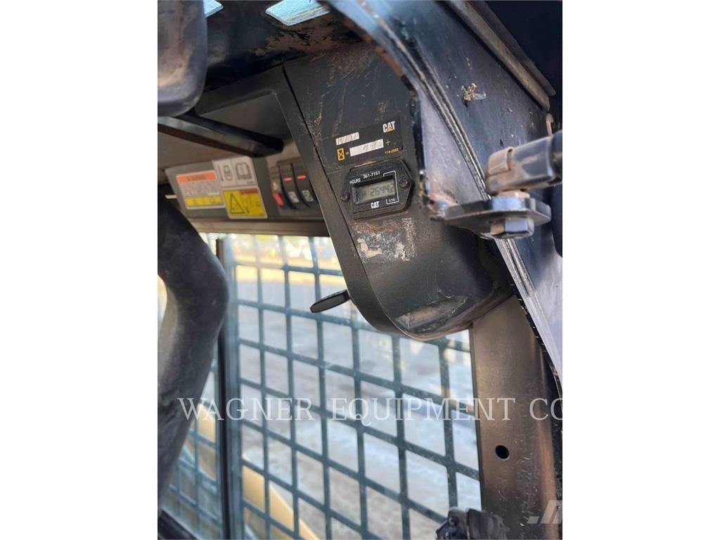 CAT 262B 滑移轉向裝載機