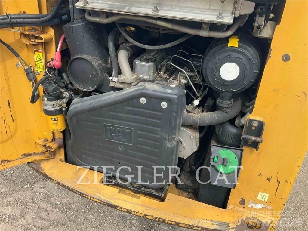 CAT 262C 滑移轉向裝載機