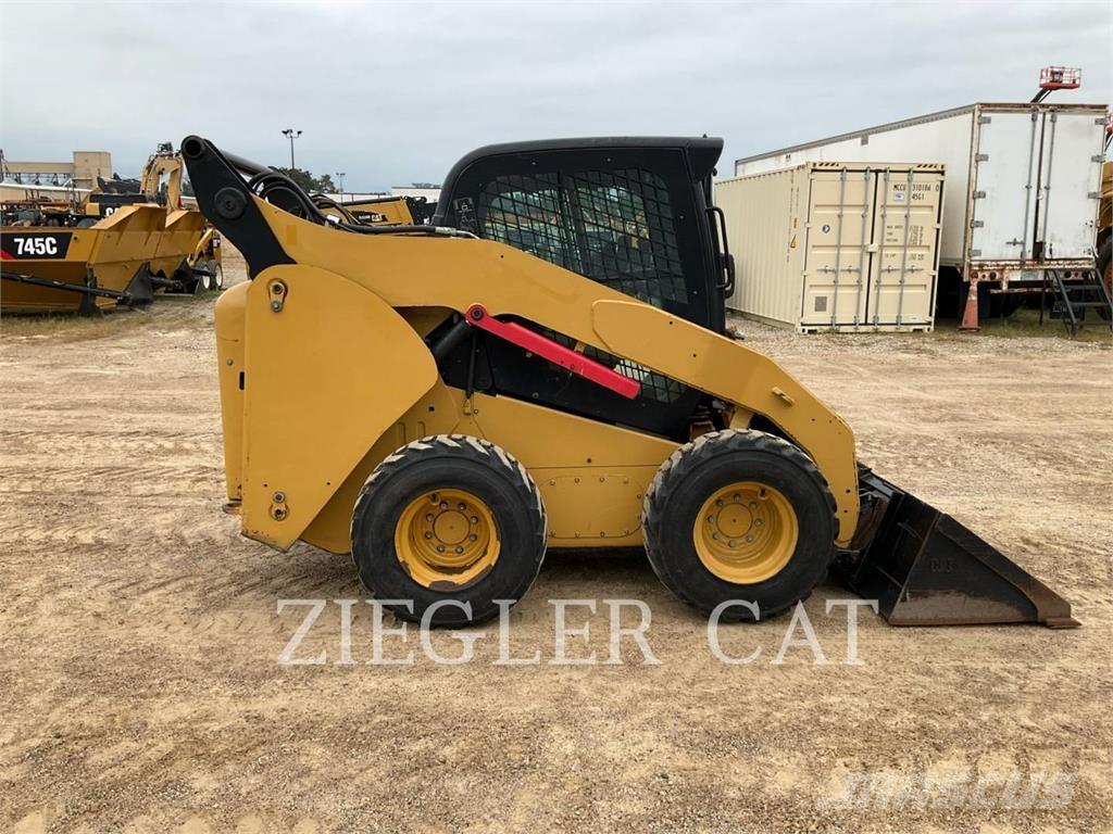 CAT 262C 滑移轉向裝載機