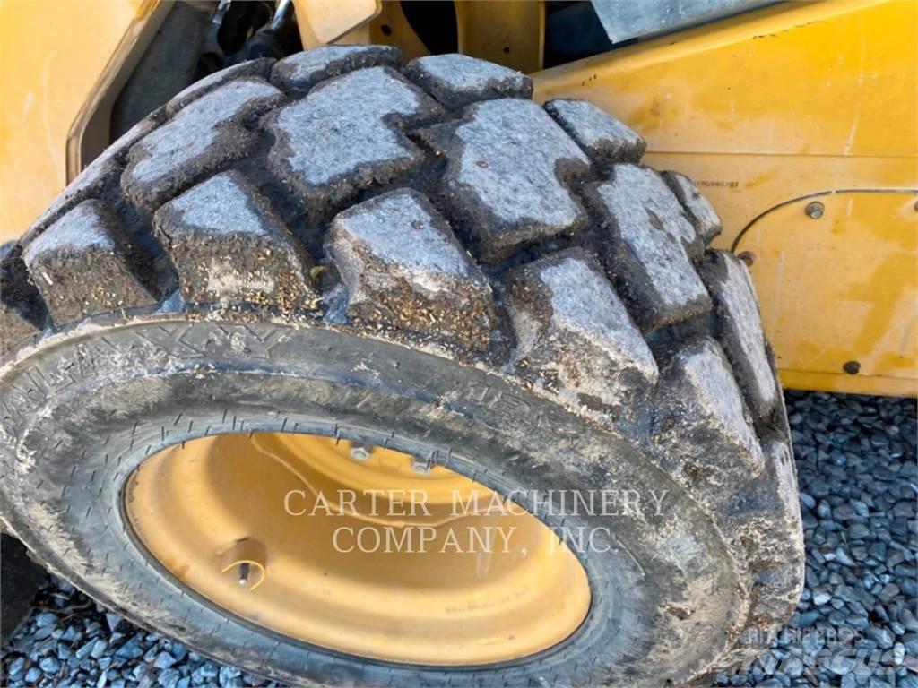 CAT 262C2 滑移轉向裝載機