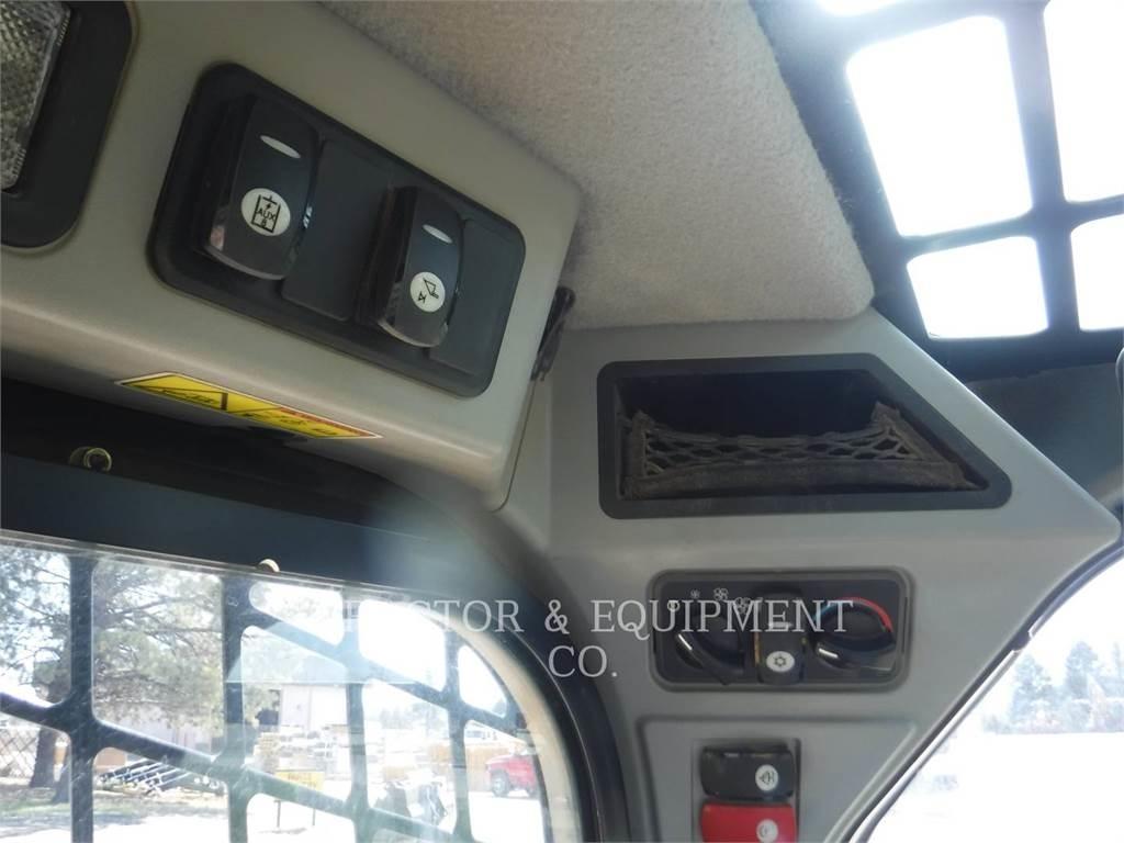 CAT 262D 滑移轉向裝載機