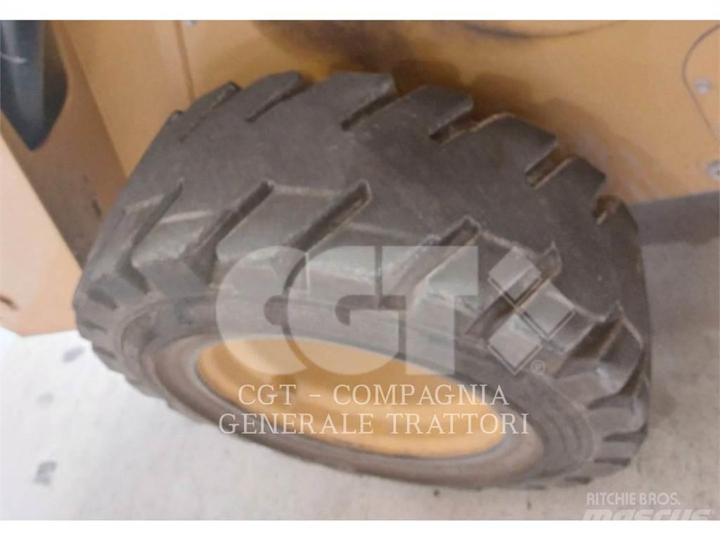 CAT 262D 滑移轉向裝載機
