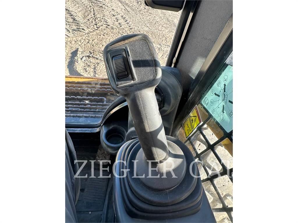CAT 262D 滑移轉向裝載機