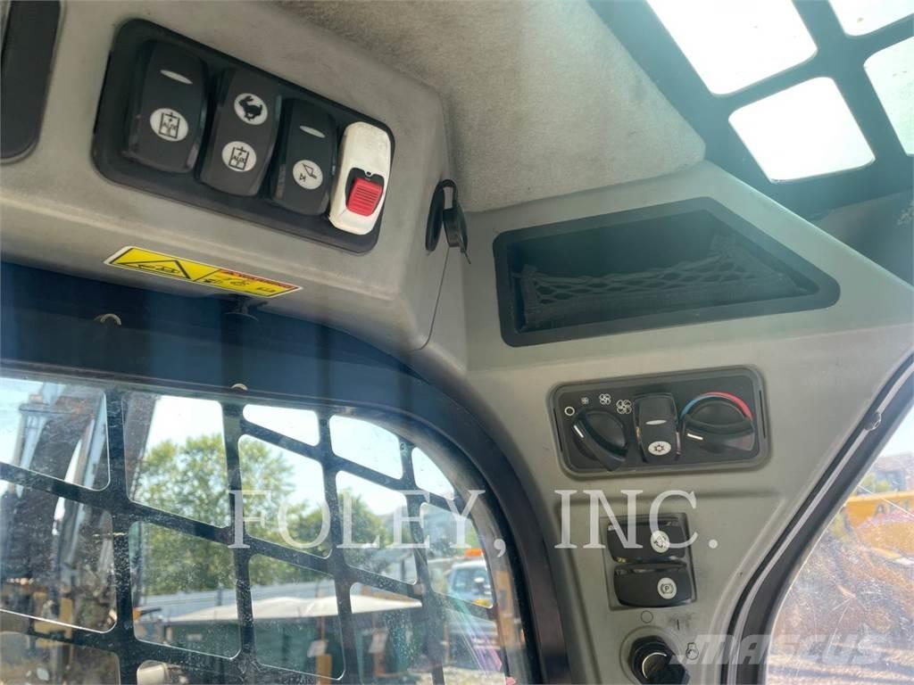 CAT 262D 滑移轉向裝載機