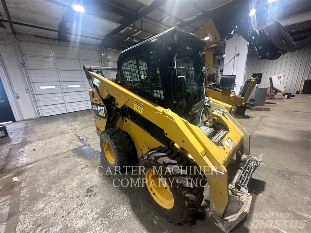 CAT 262D 滑移轉向裝載機