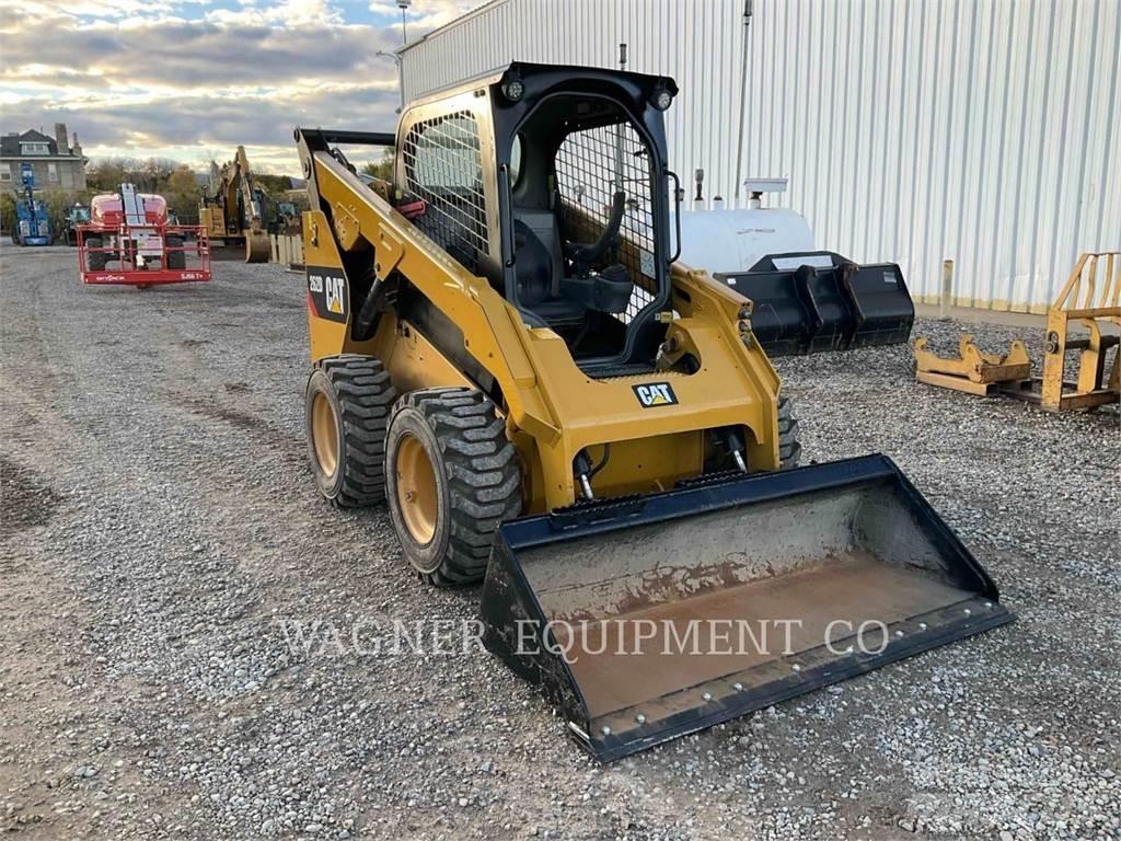 CAT 262D 滑移轉向裝載機