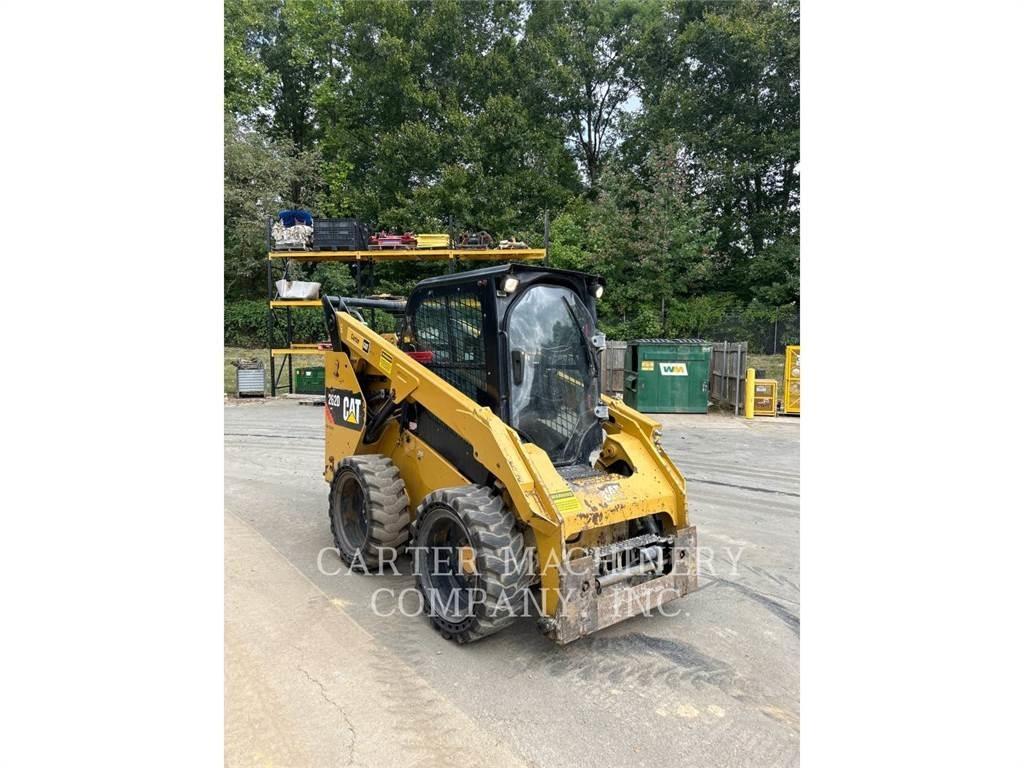 CAT 262D 滑移轉向裝載機