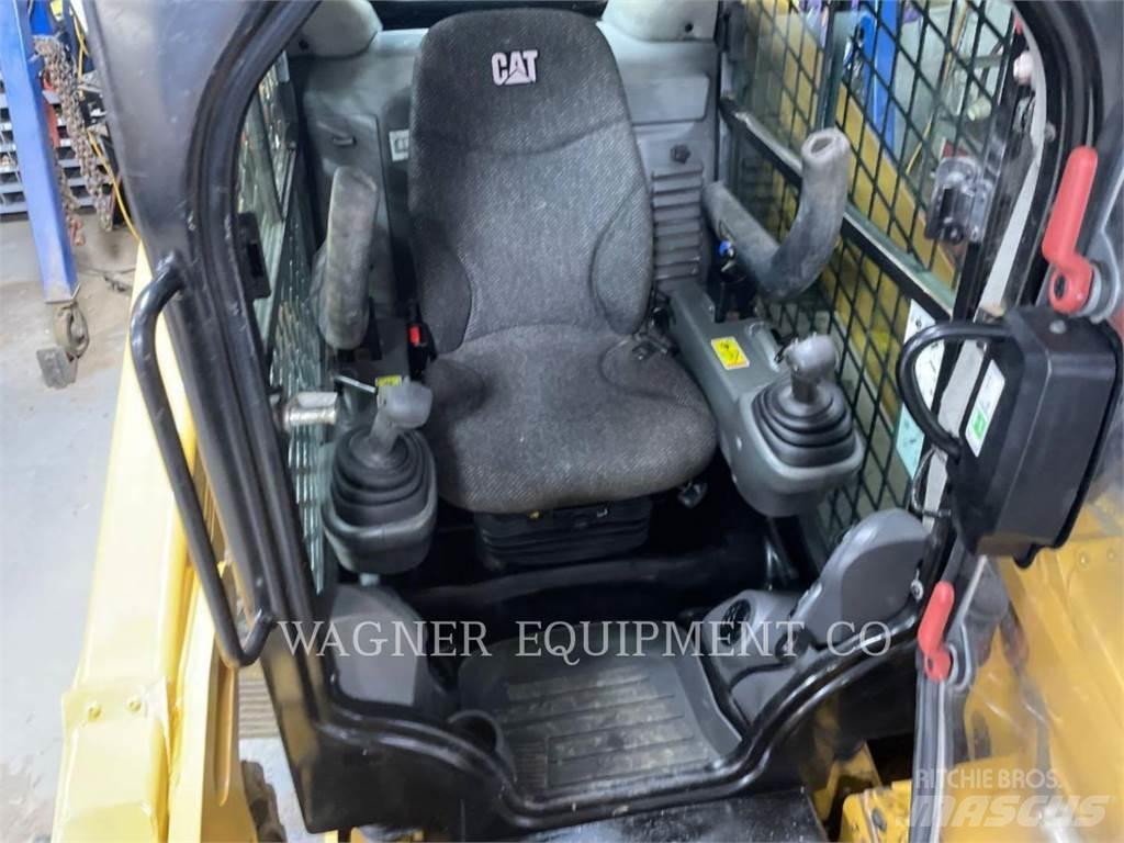 CAT 262D 滑移轉向裝載機