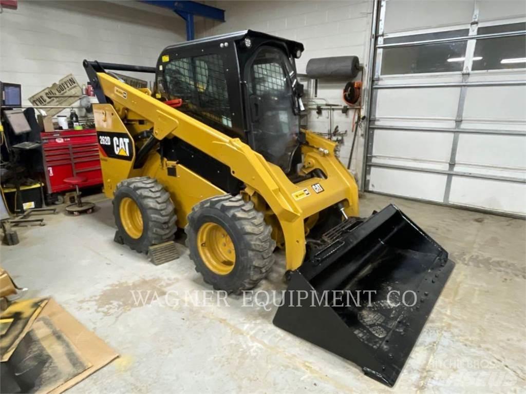 CAT 262D 滑移轉向裝載機