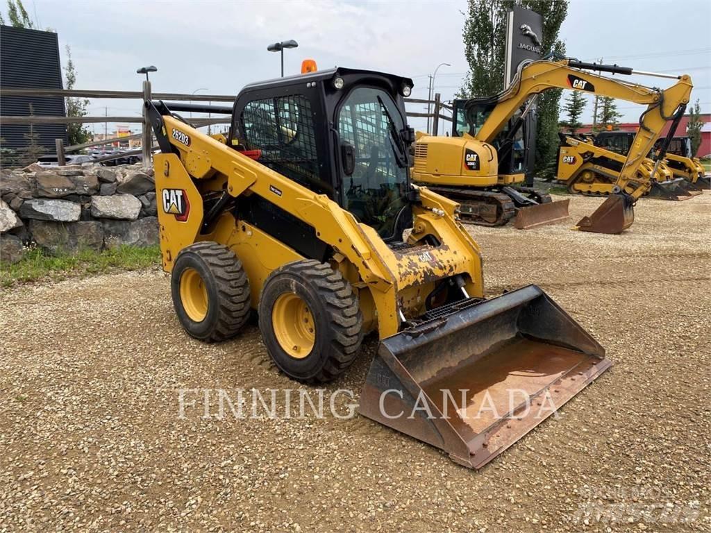 CAT 262D 滑移轉向裝載機
