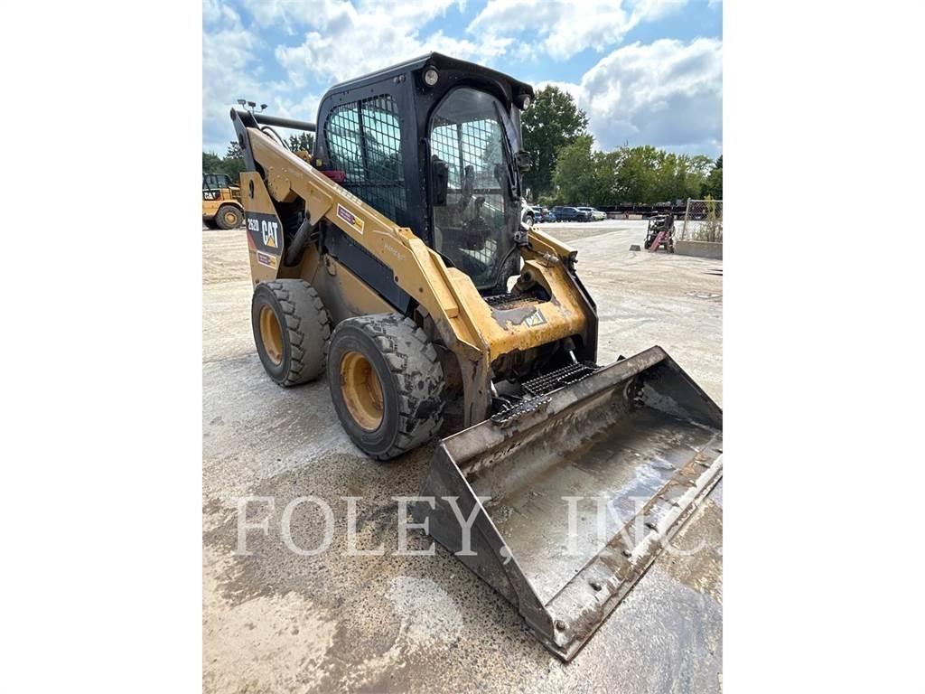 CAT 262D 滑移轉向裝載機